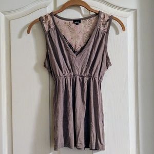 Natura ♥️ sleeveless V neck S